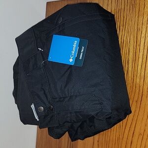 Columbia Omni Tech Size Large Women's Pants Black Short